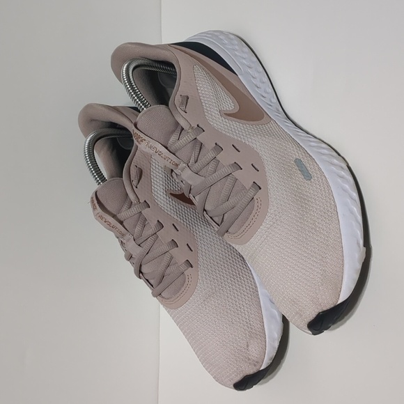 Nike Women's Revolution 5 Running Shoe size 9.5 - Picture 2 of 8